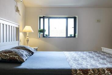 ベッドアンドブレックファースト Judith S Place   Stylish Apartments