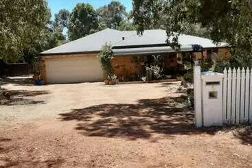 Mundaring Bed And Breakfast