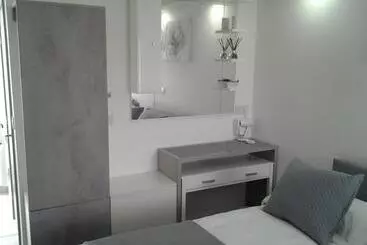 モーテル Lady Charlotte Guest Rooms Triple Rooms