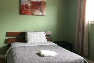 פנסיון Private Rooms Monthly Male Accommodation Close To Nait Kingsway Mall Downtown