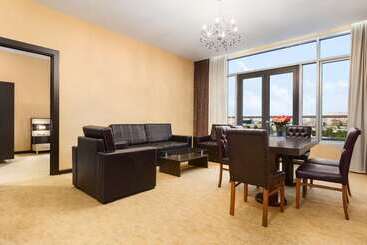 Days Hotel By Wyndham Baku