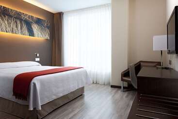 هتل NH Barcelona Diagonal Center