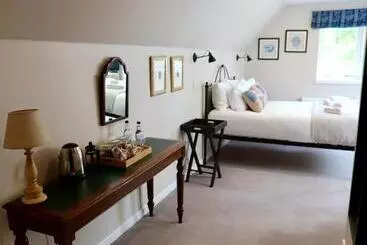 Hotel Tigh An Truish Inn
