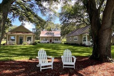 The Grand Oaks Resort