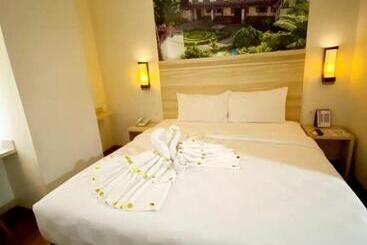 Отель Cordela Inn Millennium Medan