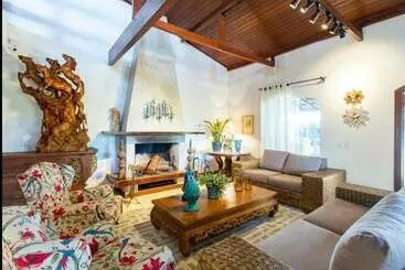 Hotel Luxurious & Comfortable