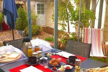 تختخواب و صبحانه Suite En Terrasse à Cognac