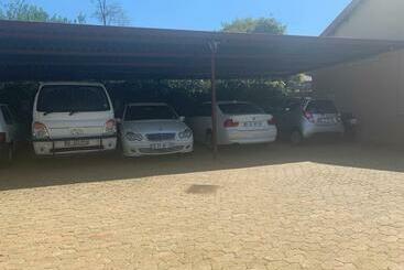 ペンション Sarah S Place Guesthouse