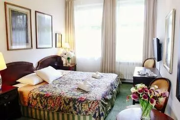 هتل آپارتمان Miodosytnia Apart