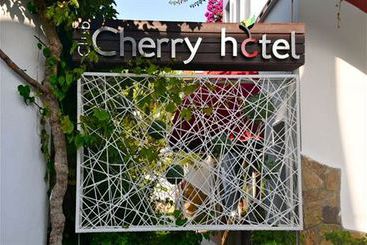 Club Cherry Hotel Family Suites 