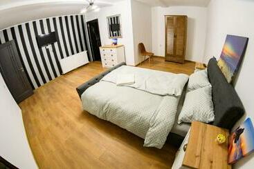 پانسیون Ayana Central House