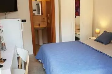 هتل Cucaracha Bungalow