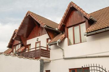 膳宿费 Casa Cu Meri