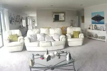 Aamiaismajoitus (B&B) Penrodbnb Shared Home