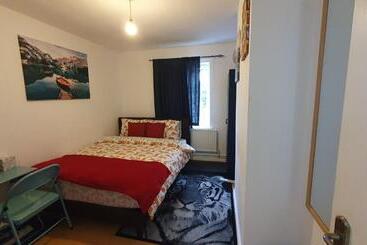 פנסיון Merciful King Room, In Zone 2 3