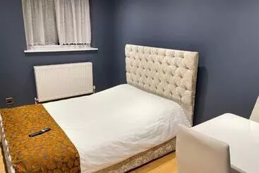 Majatalo Apartment & Rooms In London
