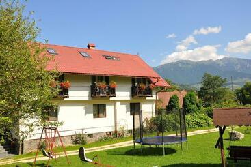 پانسیون Pel Flora