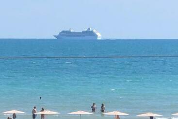 리아드 Viriatos Beach