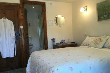 مبيت وإفطار Li’le Hullets, 3 Seed Howe Cottages