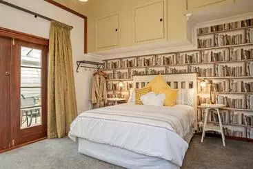 Bed and Breakfast Pepper Tree Villa