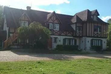 Aamiaismajoitus (B&B) Les Mesangeres