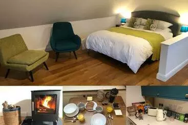 The Bamboo Lodge   B&b / Self Catered Apartment