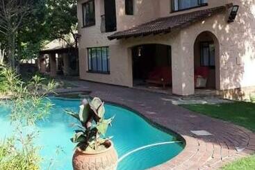 تختخواب و صبحانه Ferndale Lodge