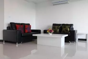 Hotel Lae Lay Suites