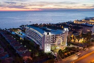 فندق Q Premium Resort