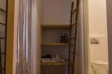 דירה Salt Suites