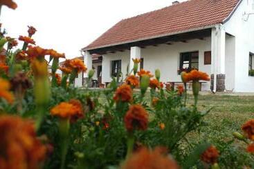 펜션 Oncsa Vendégház