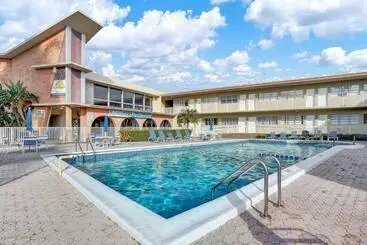 アパートホテル Steps To The Beach Christmas Vacation Pool