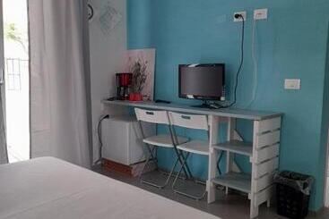 تختخواب و صبحانه R&b Manga Rosas