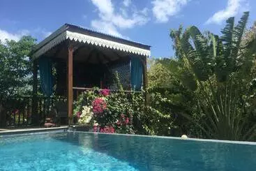 تختخواب و صبحانه Bungalow La Tortue Bleue