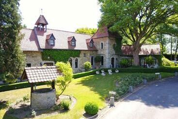 تختخواب و صبحانه La Bergerie De Lives