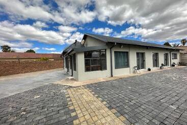 Pensió Favour Guest House