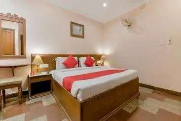 Hotel Capital O 15854 Grand Seasons