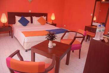 ホテル Ratnaloka Tour Inn