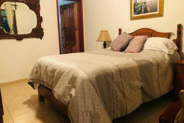 Hostel El Capricho By Rotamundos