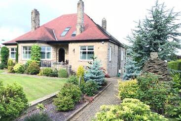 تختخواب و صبحانه The Cairn Residence