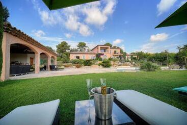 צימר Havre De Paix 5 étoiles Prestige Jacuzzi, Hammam, Sauna, Piscine Chauffée Mougins Cannes Grasse