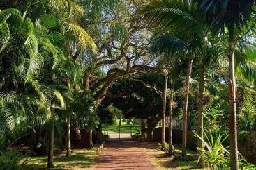 住宿加早餐  Parkers Cottages