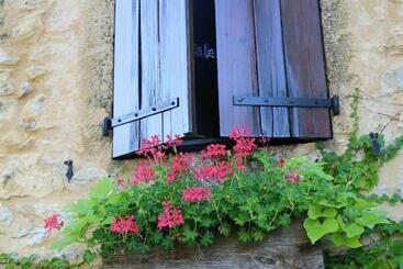 تختخواب و صبحانه La Métairie Des Songes