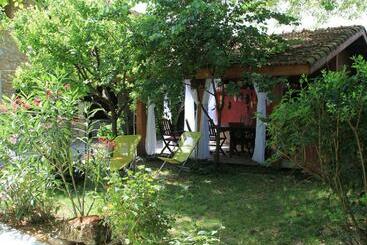 ベッドアンドブレックファースト Les Pascals