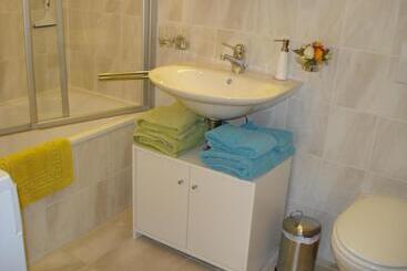 민박 Ferienwohnung Lenggenhager Plantzette