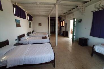 בית מלון כפרי Mirage Village