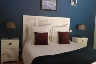 تختخواب و صبحانه Mas De L Ile