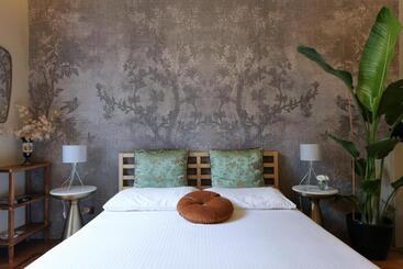 تختخواب و صبحانه House Of Frames