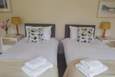 Bed and Breakfast Records Place