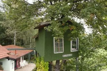 پانسیون Tree House Ramona & Fairytale Wooden House By Ljubljana